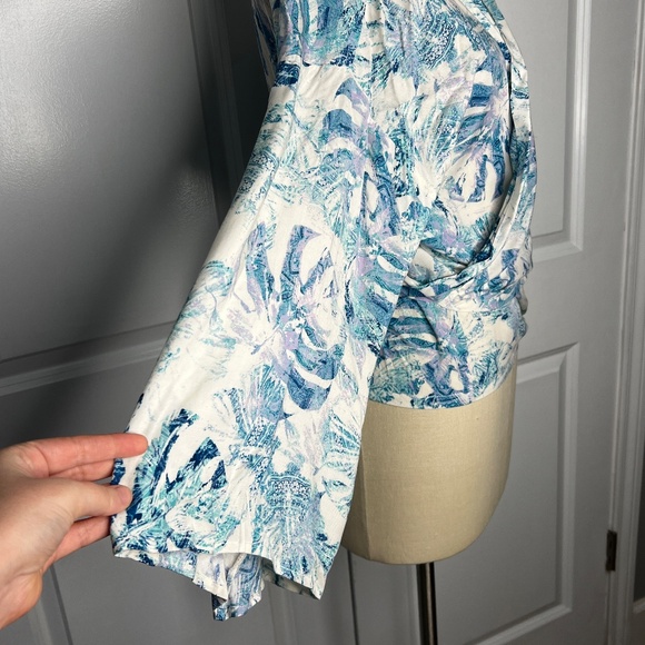 Mystree Tie-Front Wrap Top — Size Large — New With Tags blue white - Picture 3 of 8